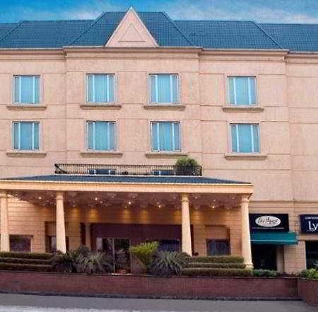 Savoy Suites נוידה מראה חיצוני תמונה